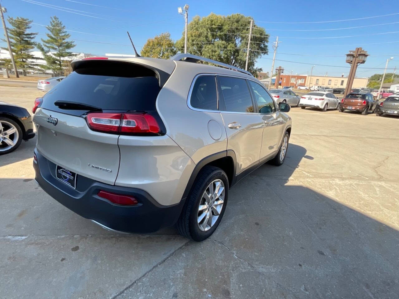 2014 Jeep Cherokee for sale at Auto Connection in Waterloo, IA