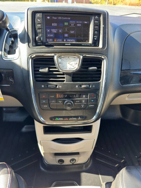 2014 Chrysler Town and Country Touring