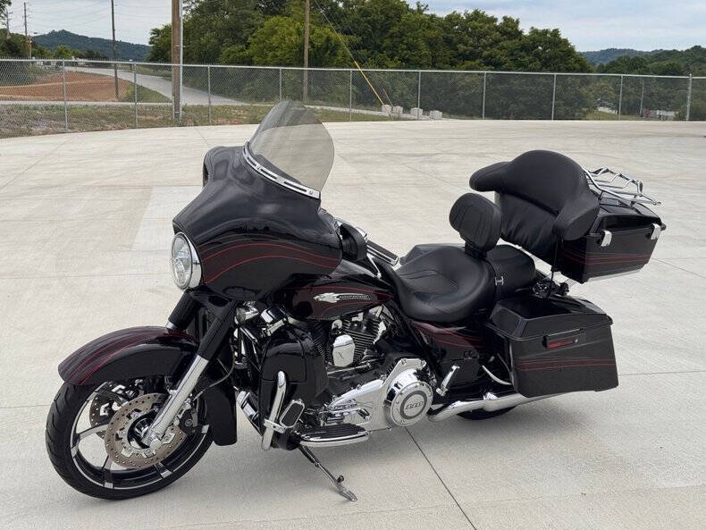 2011 Harley-Davidson Street Glide CVO