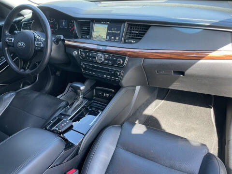 2017 Kia Cadenza Premium