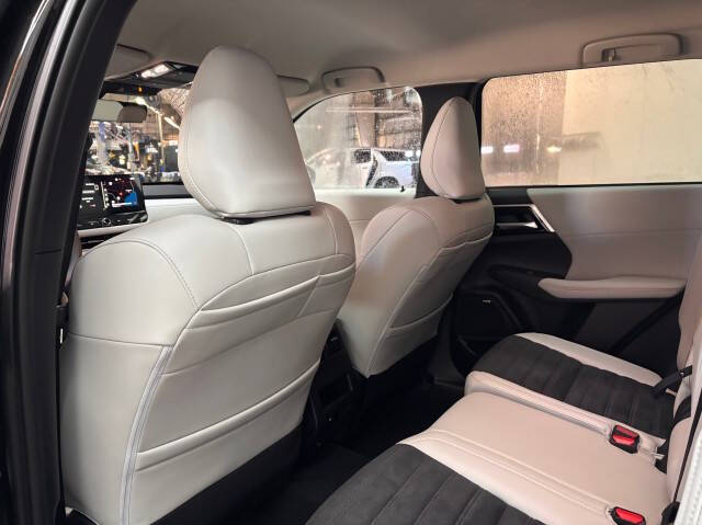 2025 Mitsubishi Outlander SE