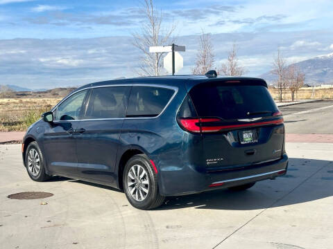 2023 Chrysler Pacifica Plug-In Hybrid Touring L