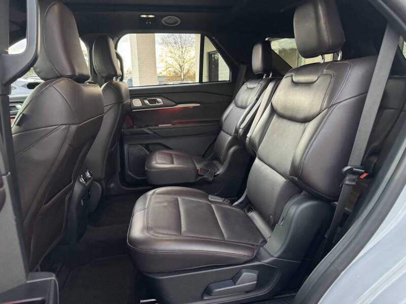 2025 Ford Explorer Platinum