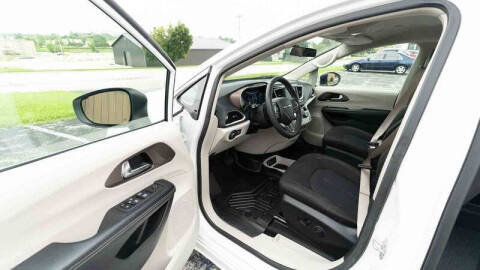 2022 Chrysler Voyager LX