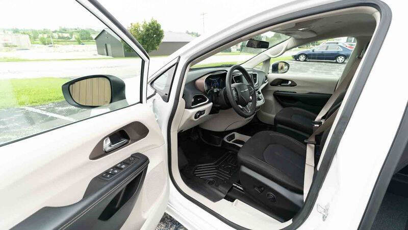 2022 Chrysler Voyager LX