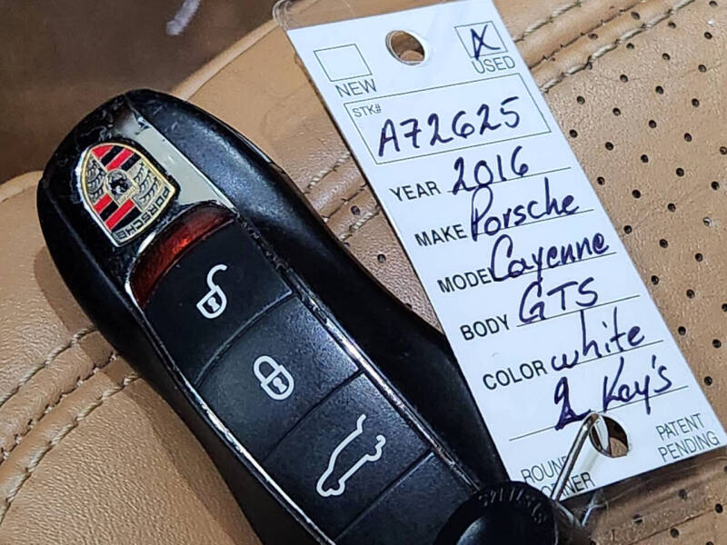 2016 Porsche Cayenne GTS