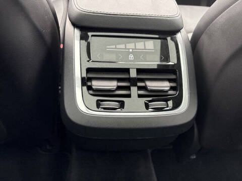 2025 Volvo XC90 B5 Core Bright Theme