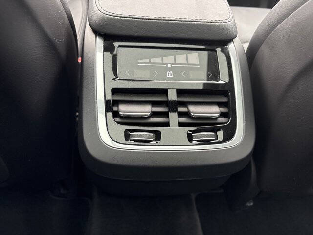 2025 Volvo XC90 B5 Core Bright Theme