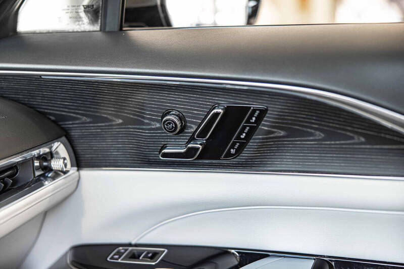 2024 Cadillac LYRIQ Sport 2