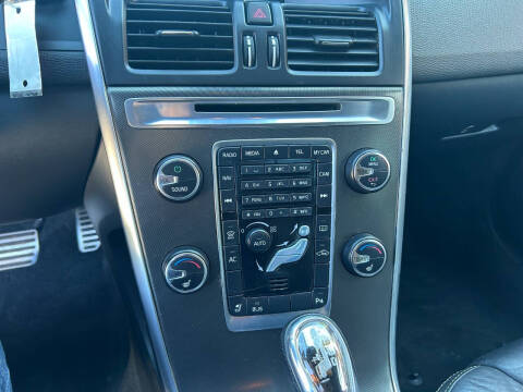 2013 Volvo XC60 T6 R-Design Platinum