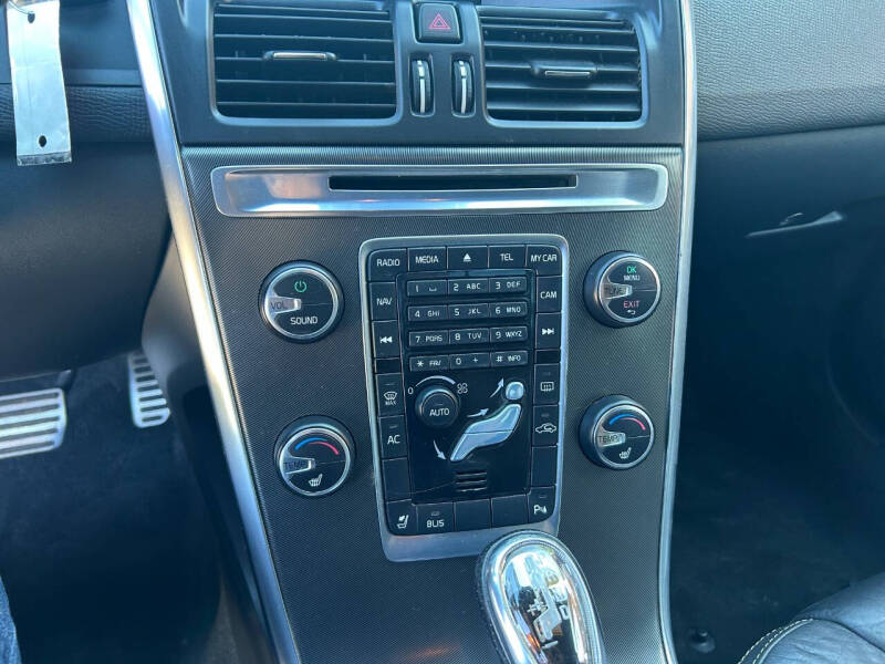 2013 Volvo XC60 T6 R-Design Platinum