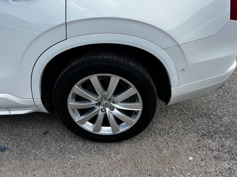 2016 Volvo XC90 T6 Momentum