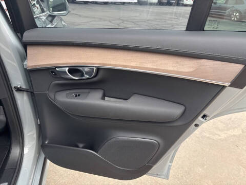 2025 Volvo XC90 B5 Plus Bright Theme 7P