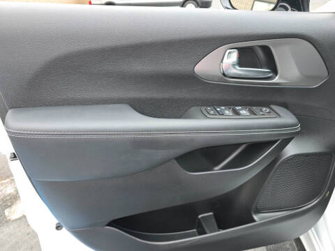 2025 Chrysler Voyager LX