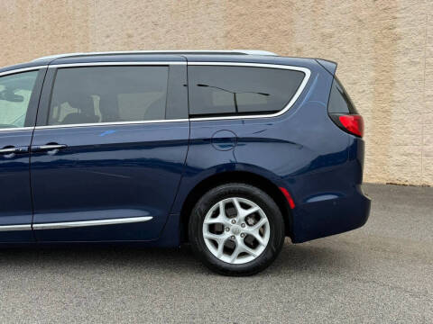 2017 Chrysler Pacifica Touring-L Plus