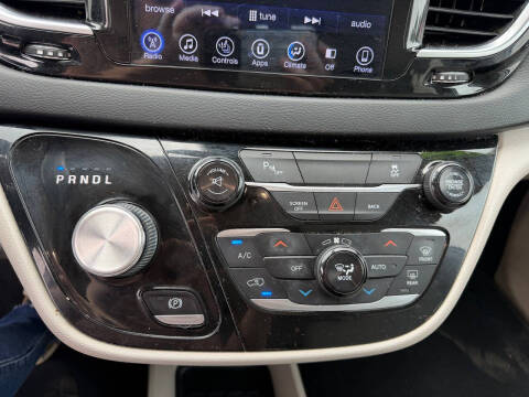 2017 Chrysler Pacifica Touring-L Plus