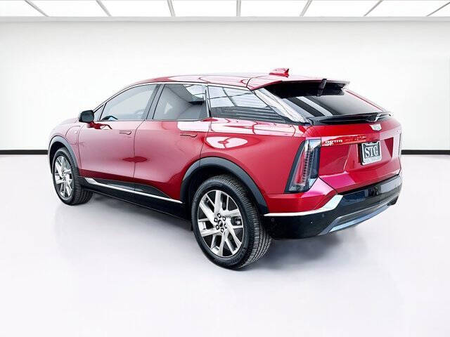 2025 Cadillac OPTIQ Luxury 2