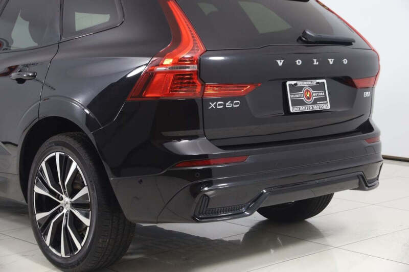 2023 Volvo XC60 B5 Plus Dark Theme