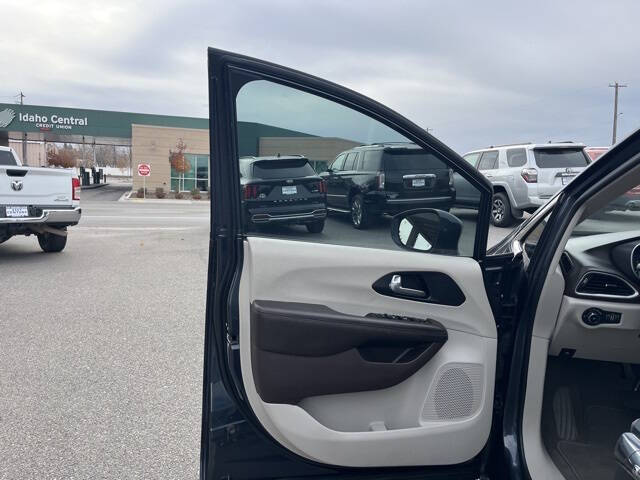 2020 Chrysler Pacifica Touring