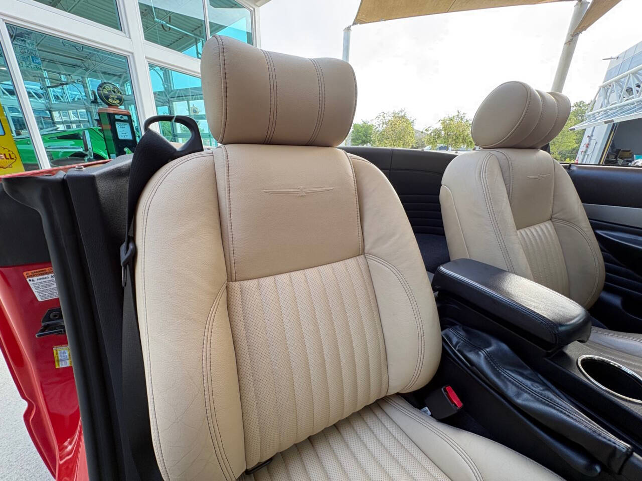 2005 Ford Thunderbird 40