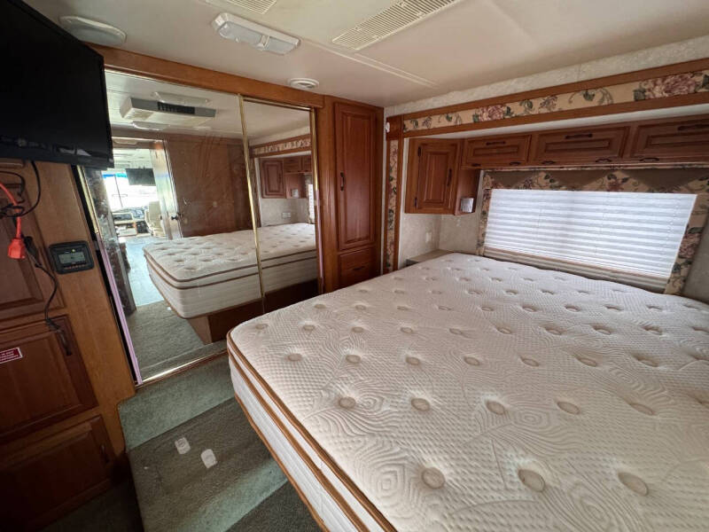 2001 Holiday Rambler Ambassador