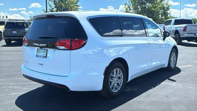 2026 Chrysler Voyager LX