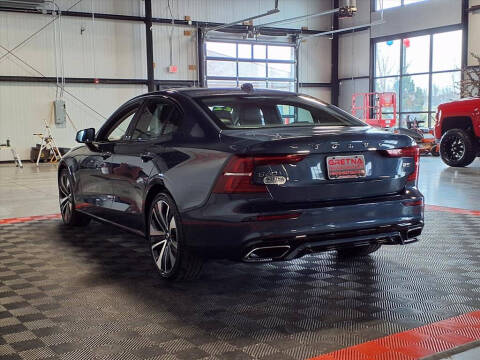 2022 Volvo S60 B5 Momentum