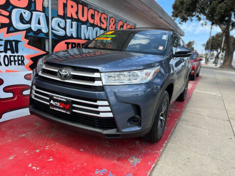 2018 Toyota Highlander for sale at Auto Max of Ventura in Ventura CA