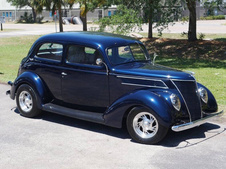 1937 Ford Deluxe