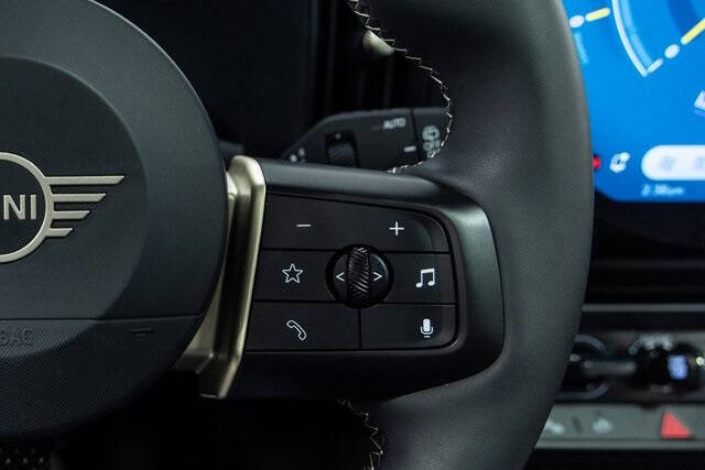 2025 MINI Hardtop 2 Door Cooper Signature Trim