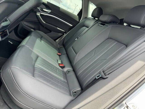 2022 Audi e-tron quattro Premium