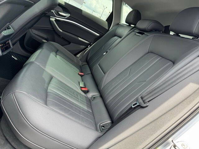 2022 Audi e-tron quattro Premium