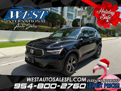 2025 Volvo XC40 B5 Core Bright Theme