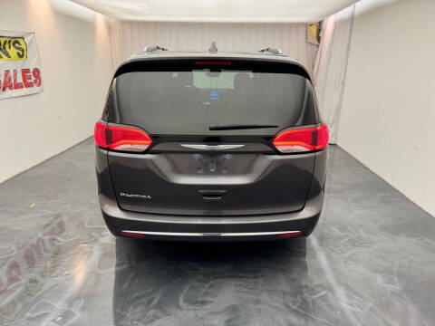 2018 Chrysler Pacifica Touring L