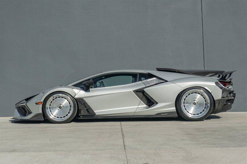 2024 Lamborghini Revuelto