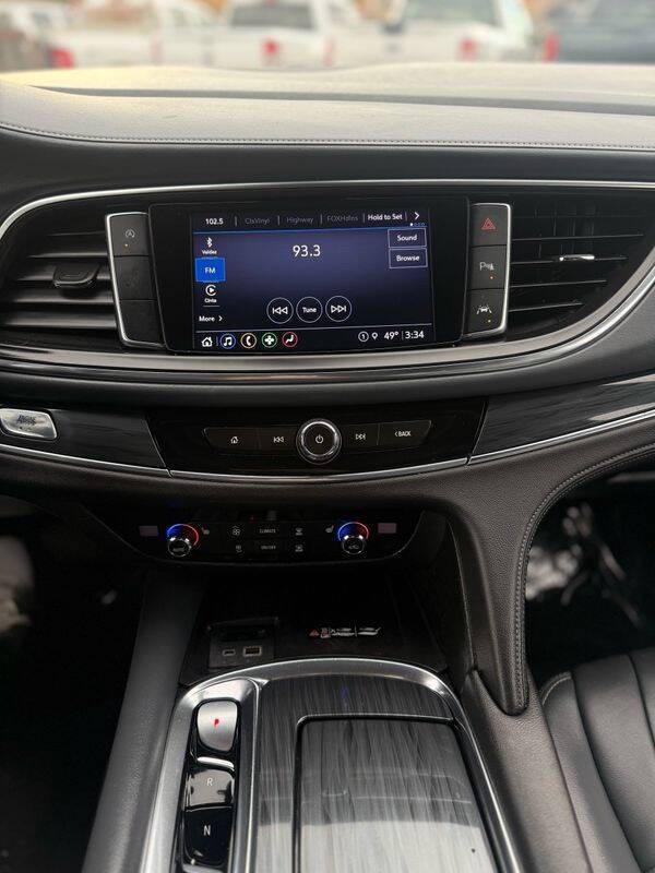 2023 Buick Enclave Essence