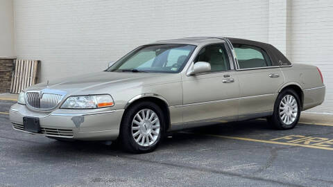 2004 Lincoln Town Car for sale at Carland Auto Sales INC. in Portsmouth VA