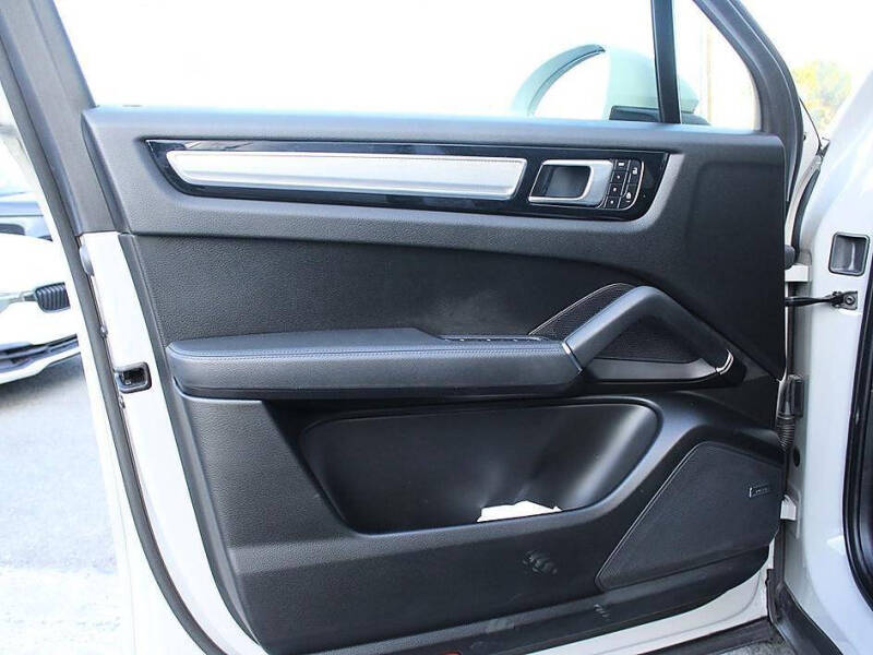 2022 Porsche Cayenne Platinum Edition