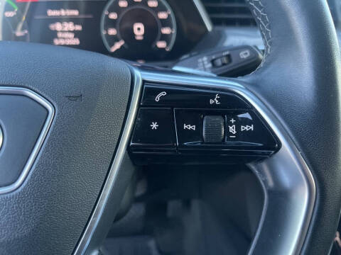 2021 Audi e-tron quattro Premium