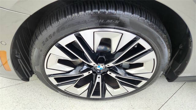 2025 BMW 5 Series 530i