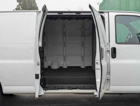 2023 GMC Savana 2500