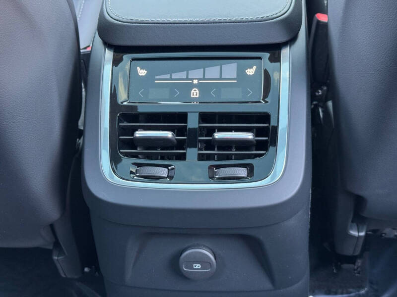 2024 Volvo XC90 Recharge T8 Ultimate Bright Theme 7P