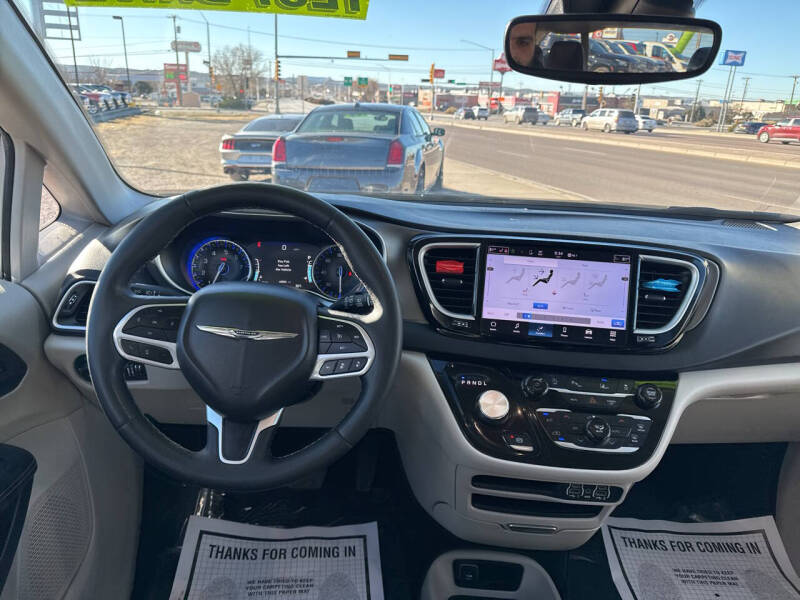 2024 Chrysler Pacifica Touring L