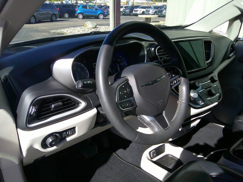 2022 Chrysler Pacifica Touring L