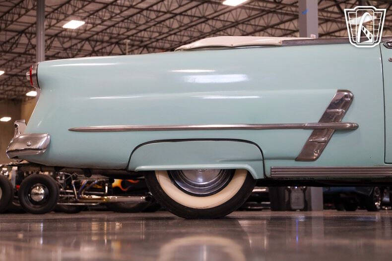 1953 Ford Crestline