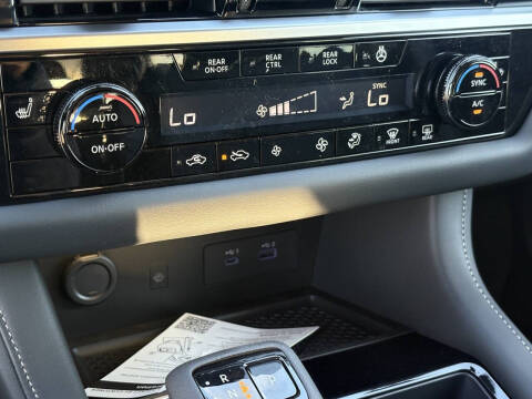 2025 Nissan Pathfinder SL