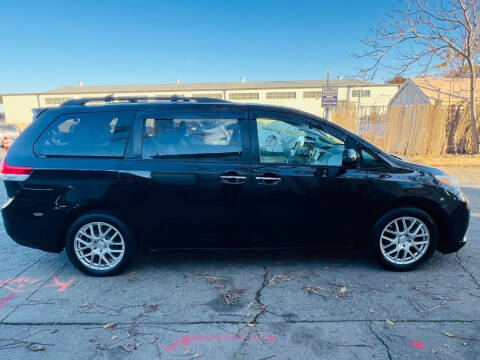 2011 Toyota Sienna XLE 8-Passenger