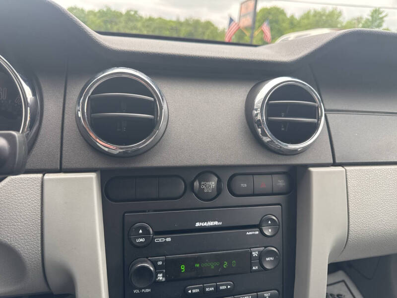 2006 Ford Mustang V6 Standard