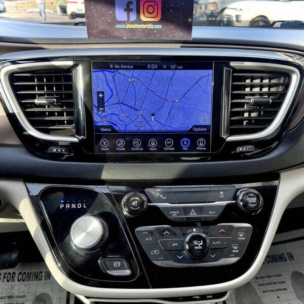 2017 Chrysler Pacifica Touring-L