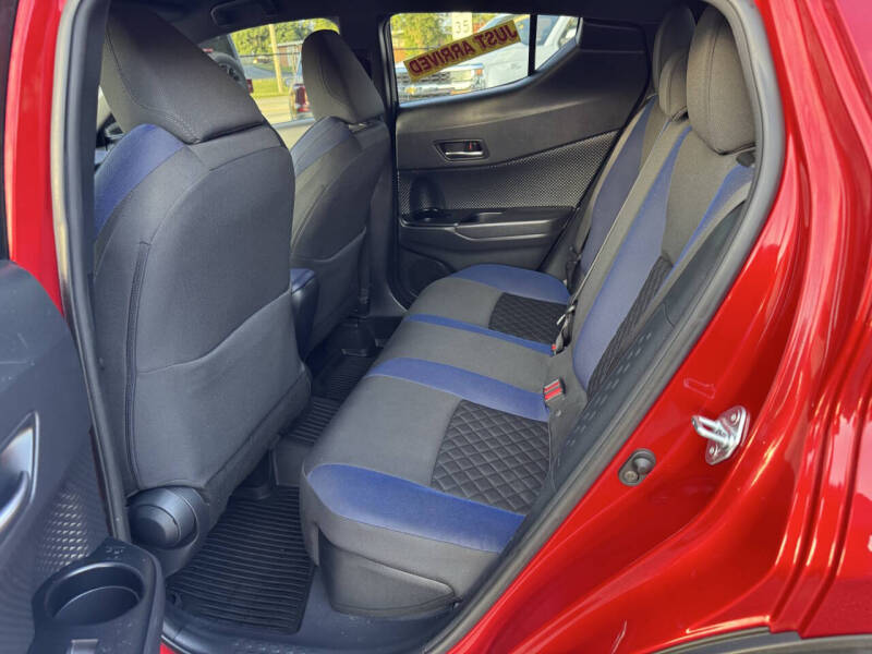 2022 Toyota C-HR XLE